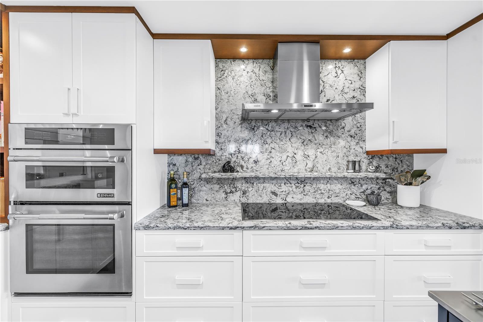 Image 17 of 52 For 700 Beach Drive Ne 708