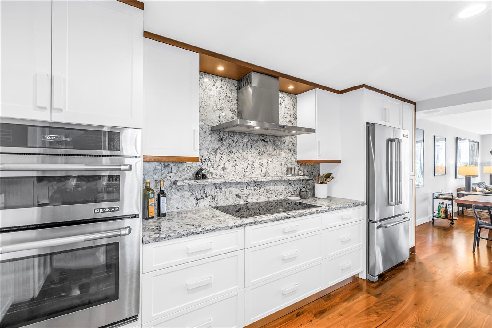 Image 18 of 52 For 700 Beach Drive Ne 708