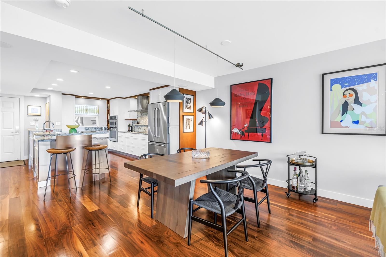 Image 25 of 52 For 700 Beach Drive Ne 708