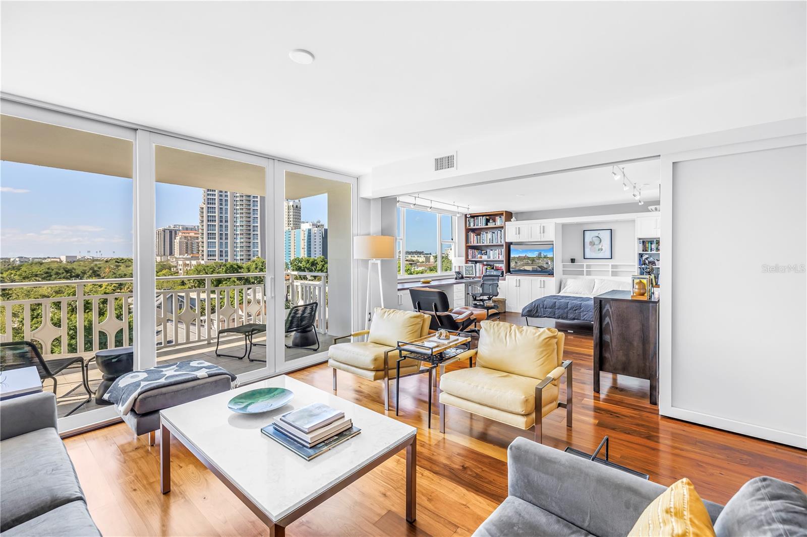 Image 27 of 52 For 700 Beach Drive Ne 708