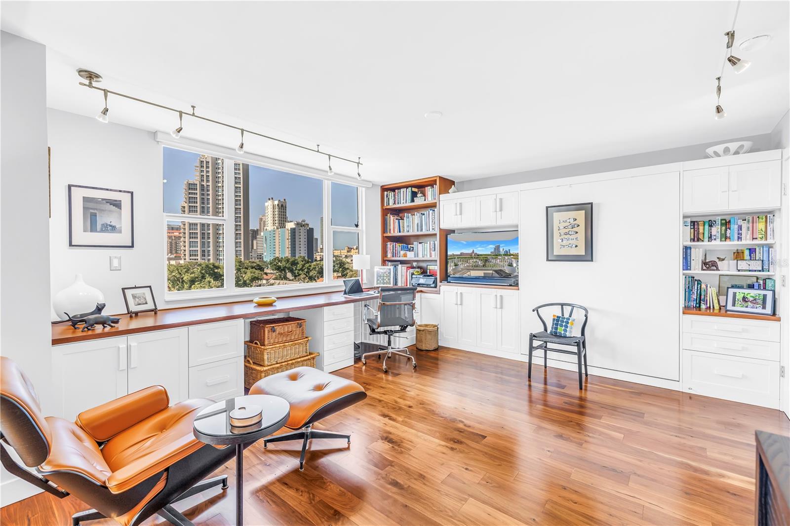 Image 29 of 52 For 700 Beach Drive Ne 708