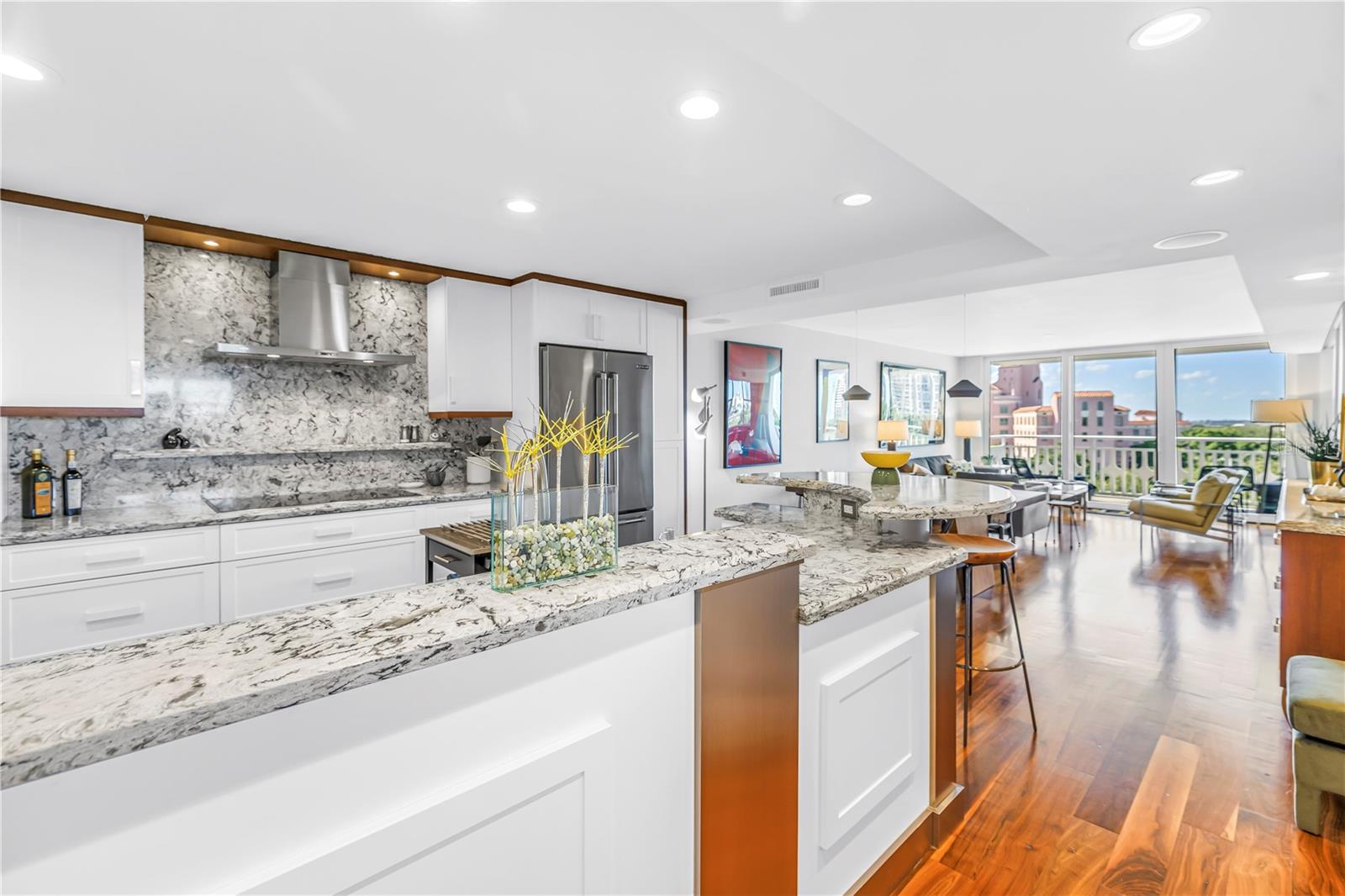 Image 3 of 52 For 700 Beach Drive Ne 708