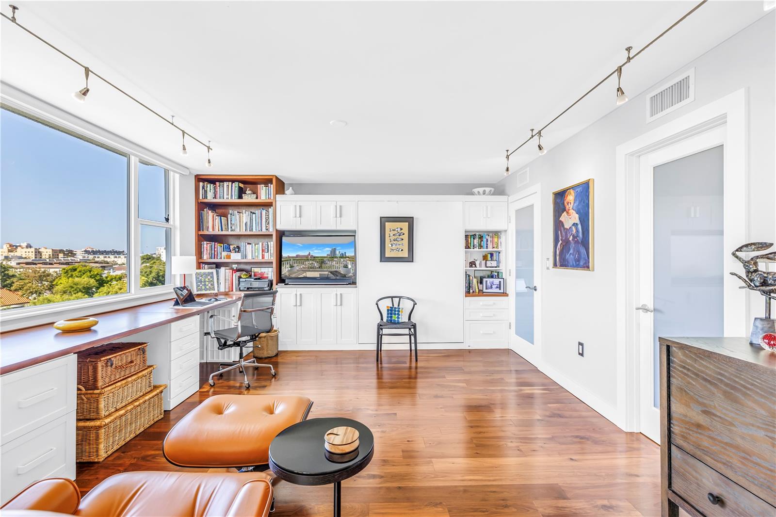 Image 30 of 52 For 700 Beach Drive Ne 708