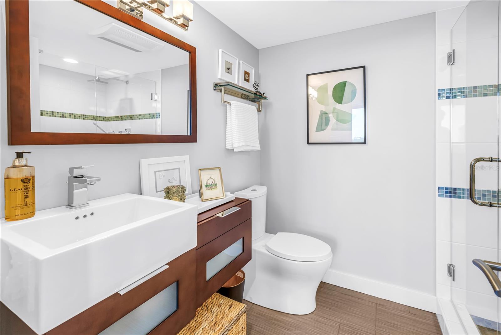 Image 33 of 52 For 700 Beach Drive Ne 708