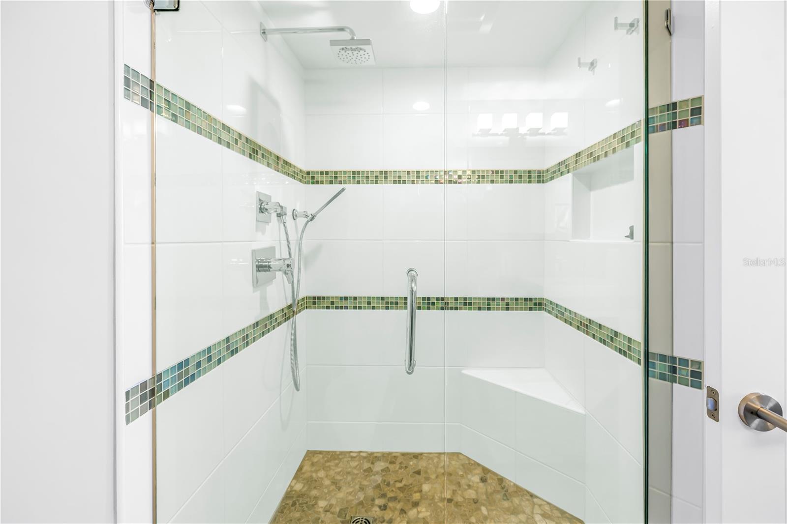 Image 34 of 52 For 700 Beach Drive Ne 708