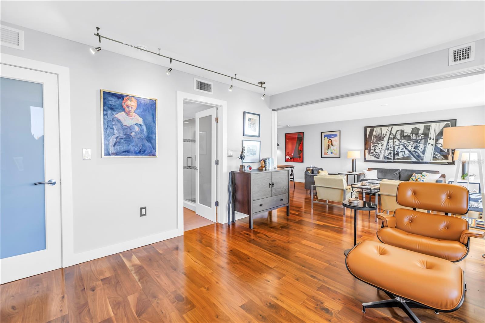 Image 36 of 52 For 700 Beach Drive Ne 708