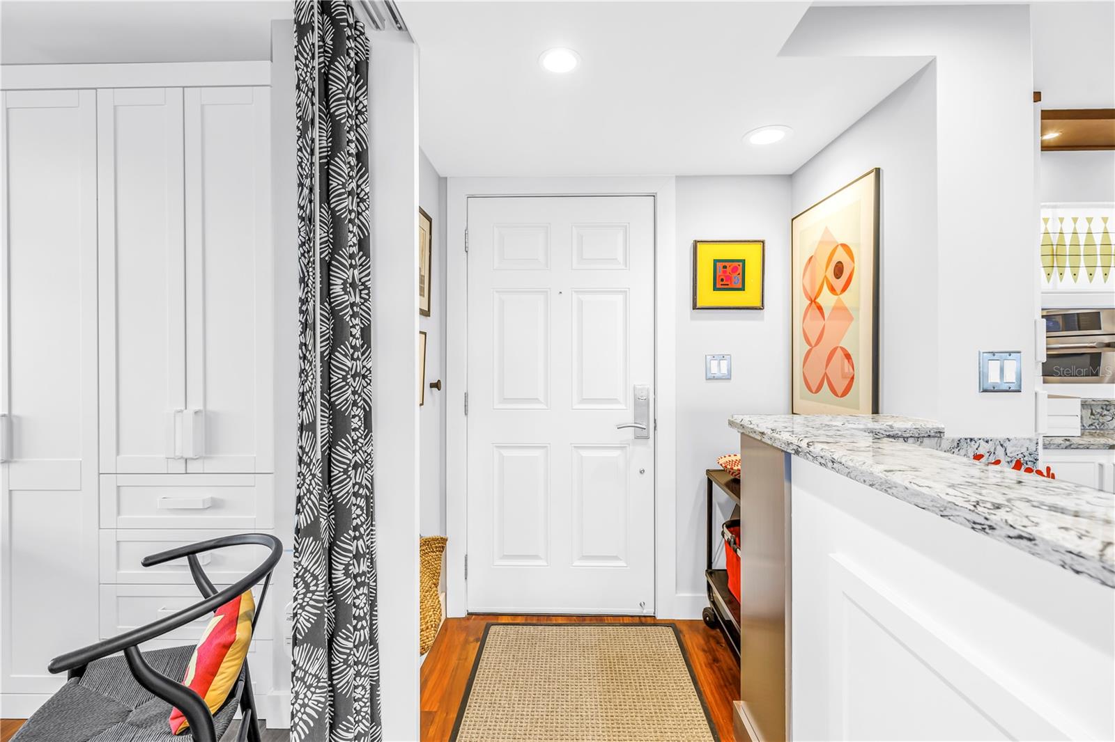 Image 37 of 52 For 700 Beach Drive Ne 708