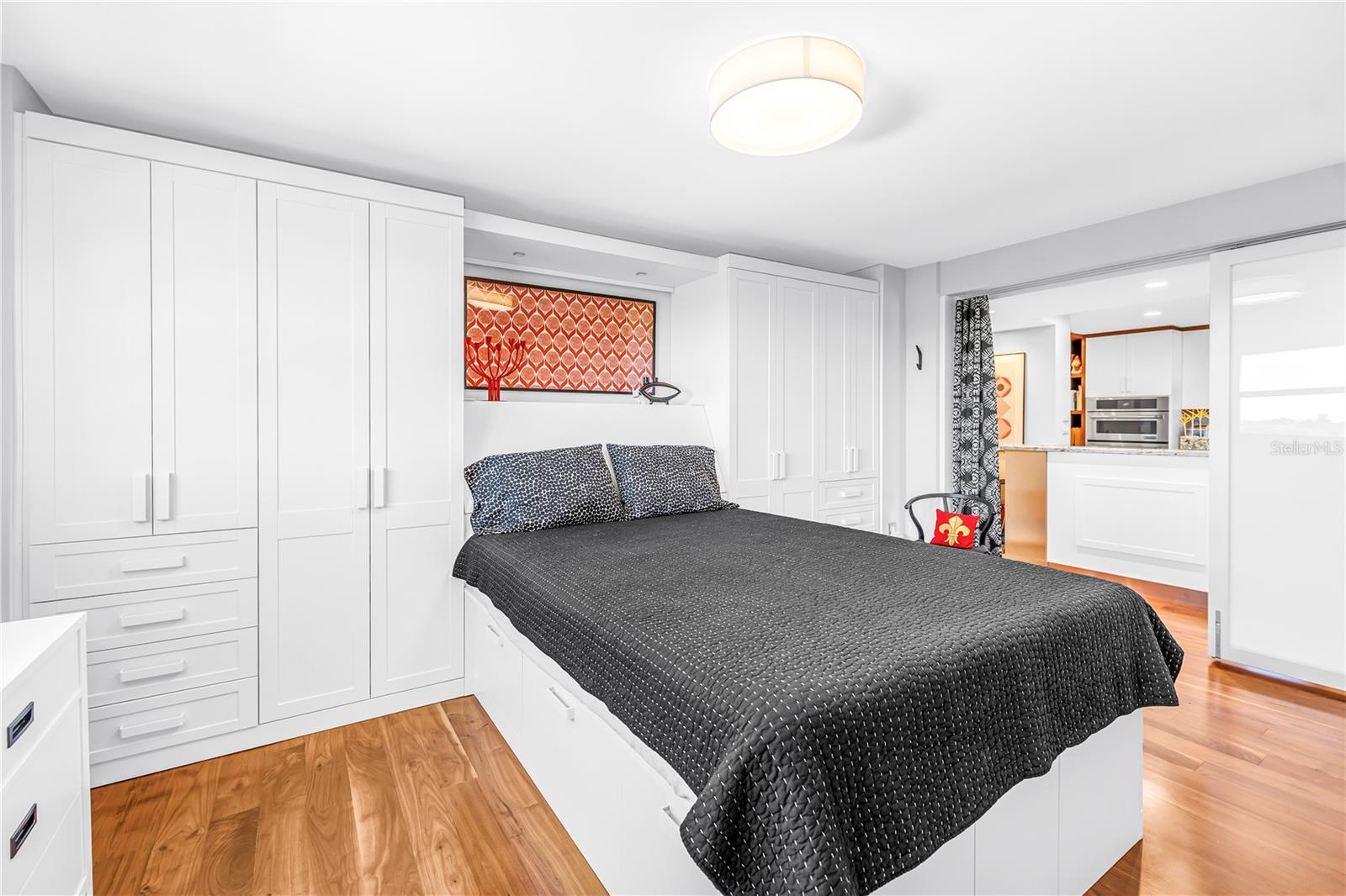 Image 38 of 52 For 700 Beach Drive Ne 708