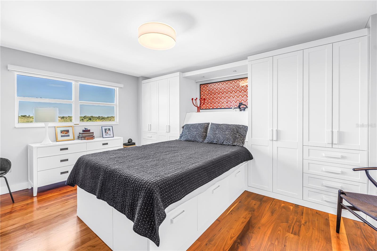 Image 39 of 52 For 700 Beach Drive Ne 708