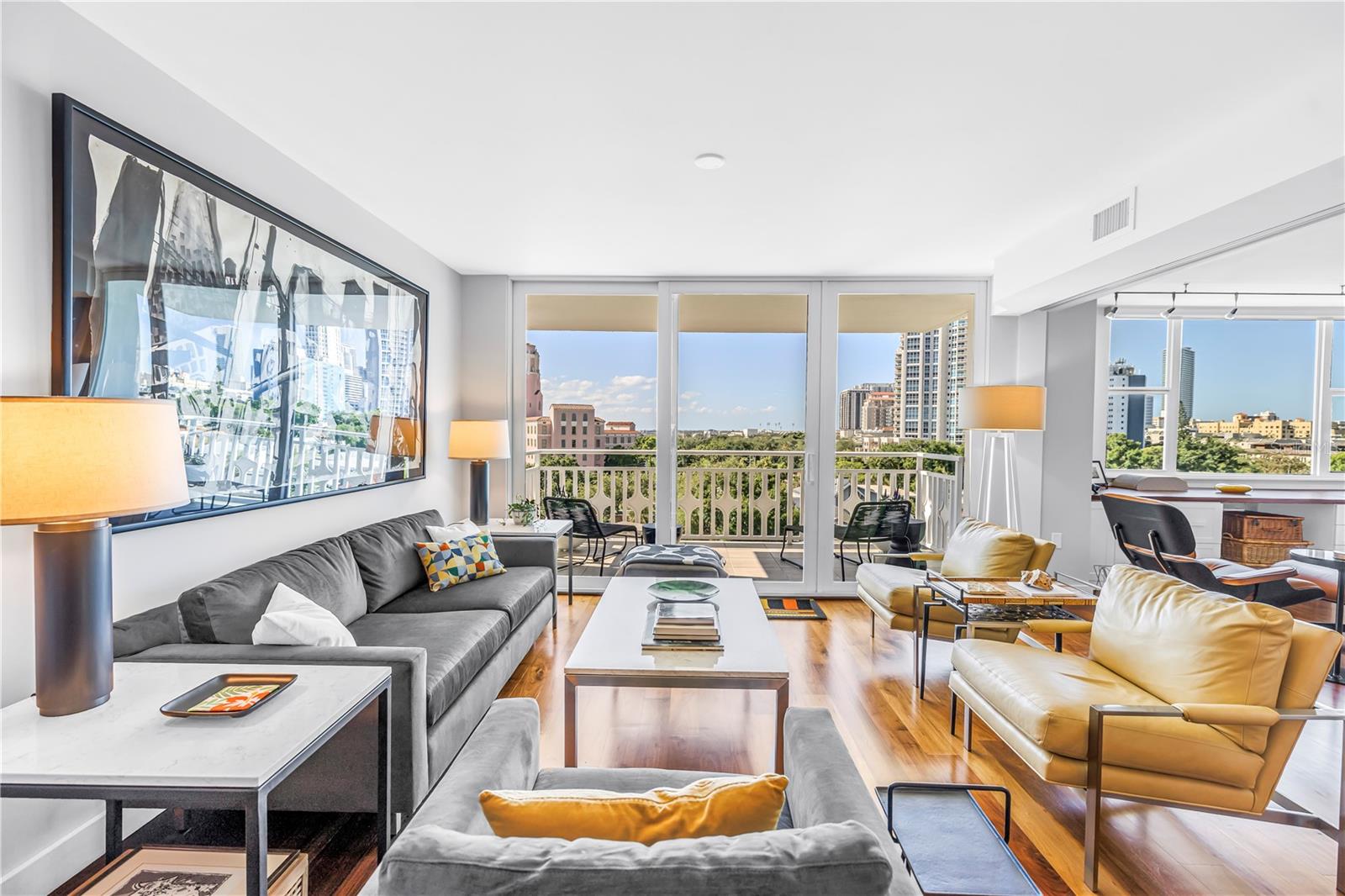 Image 4 of 52 For 700 Beach Drive Ne 708