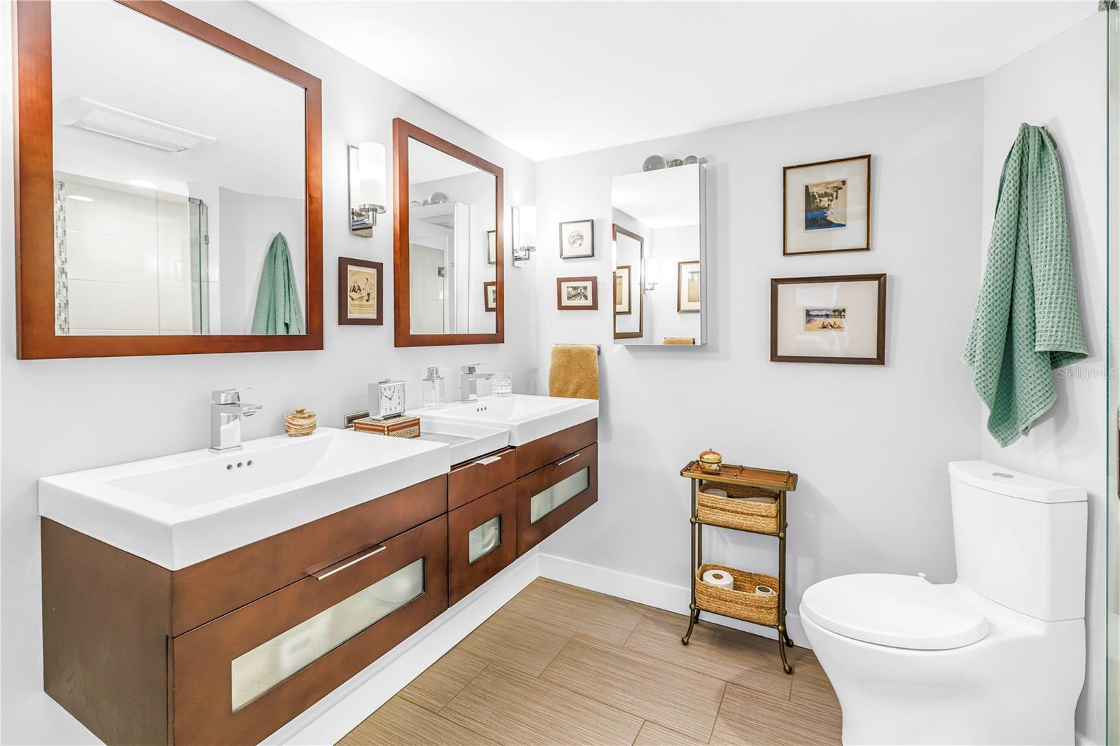 Image 41 of 52 For 700 Beach Drive Ne 708