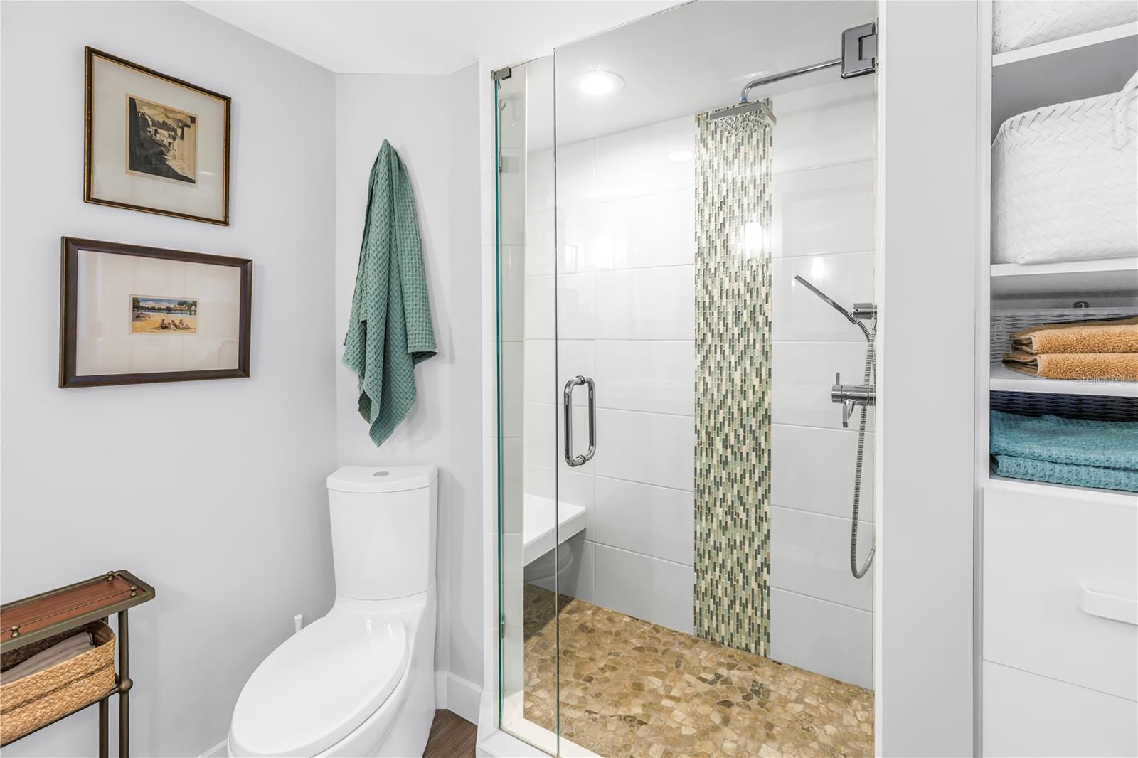 Image 42 of 52 For 700 Beach Drive Ne 708