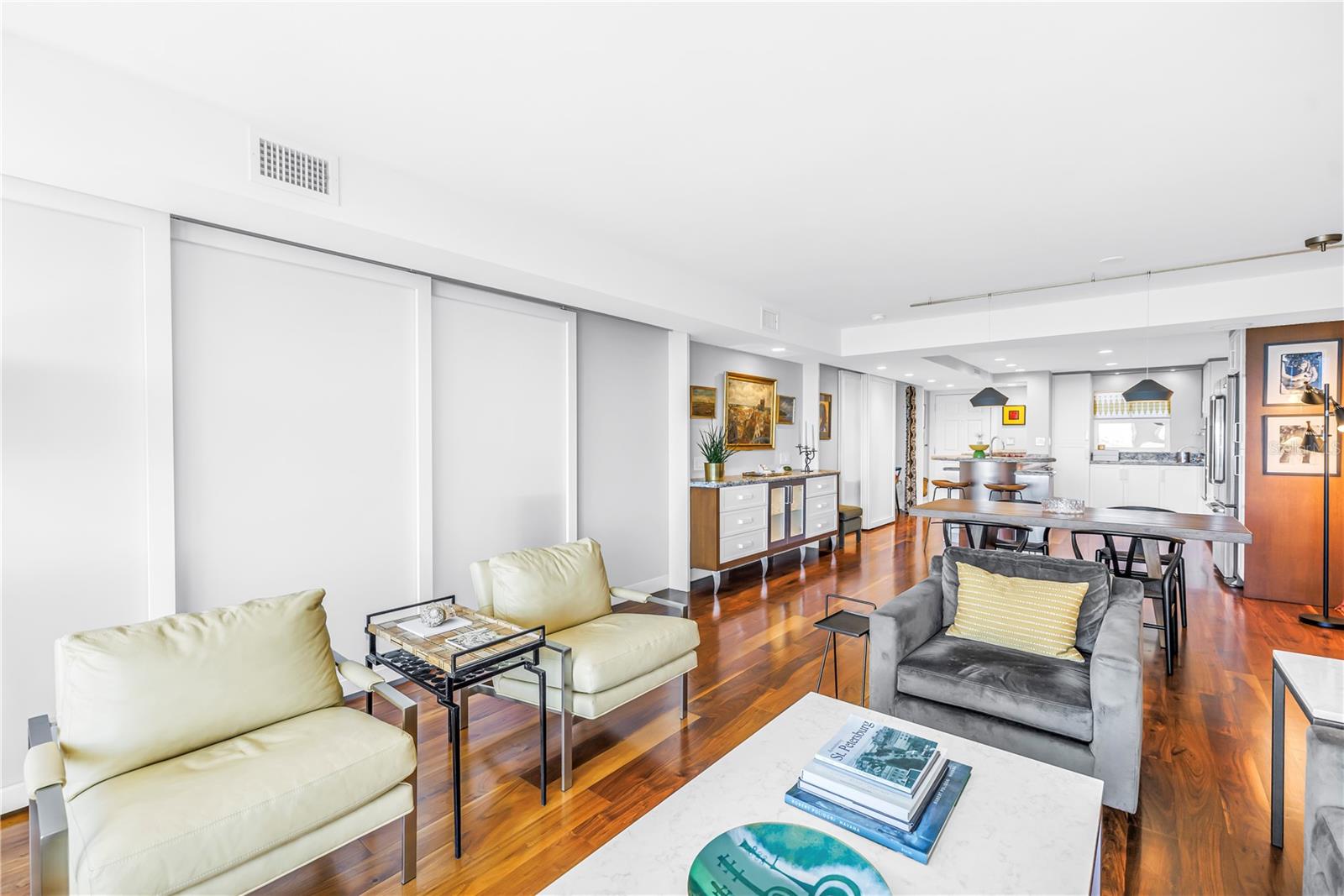 Image 43 of 52 For 700 Beach Drive Ne 708