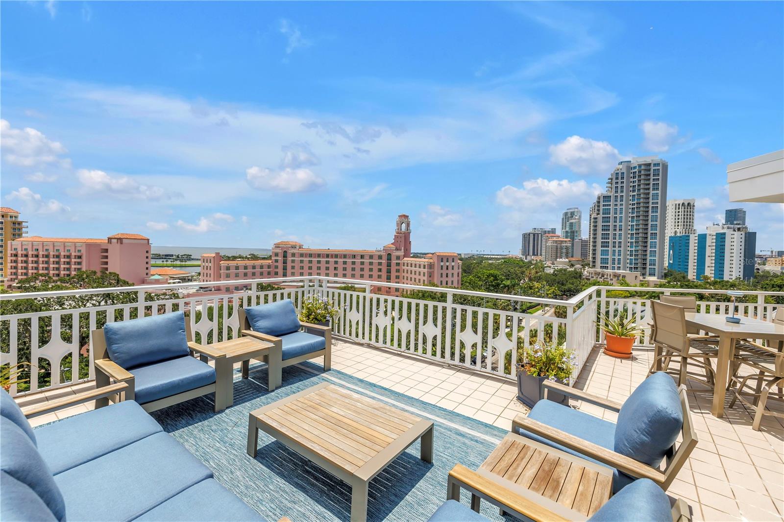 Image 49 of 52 For 700 Beach Drive Ne 708