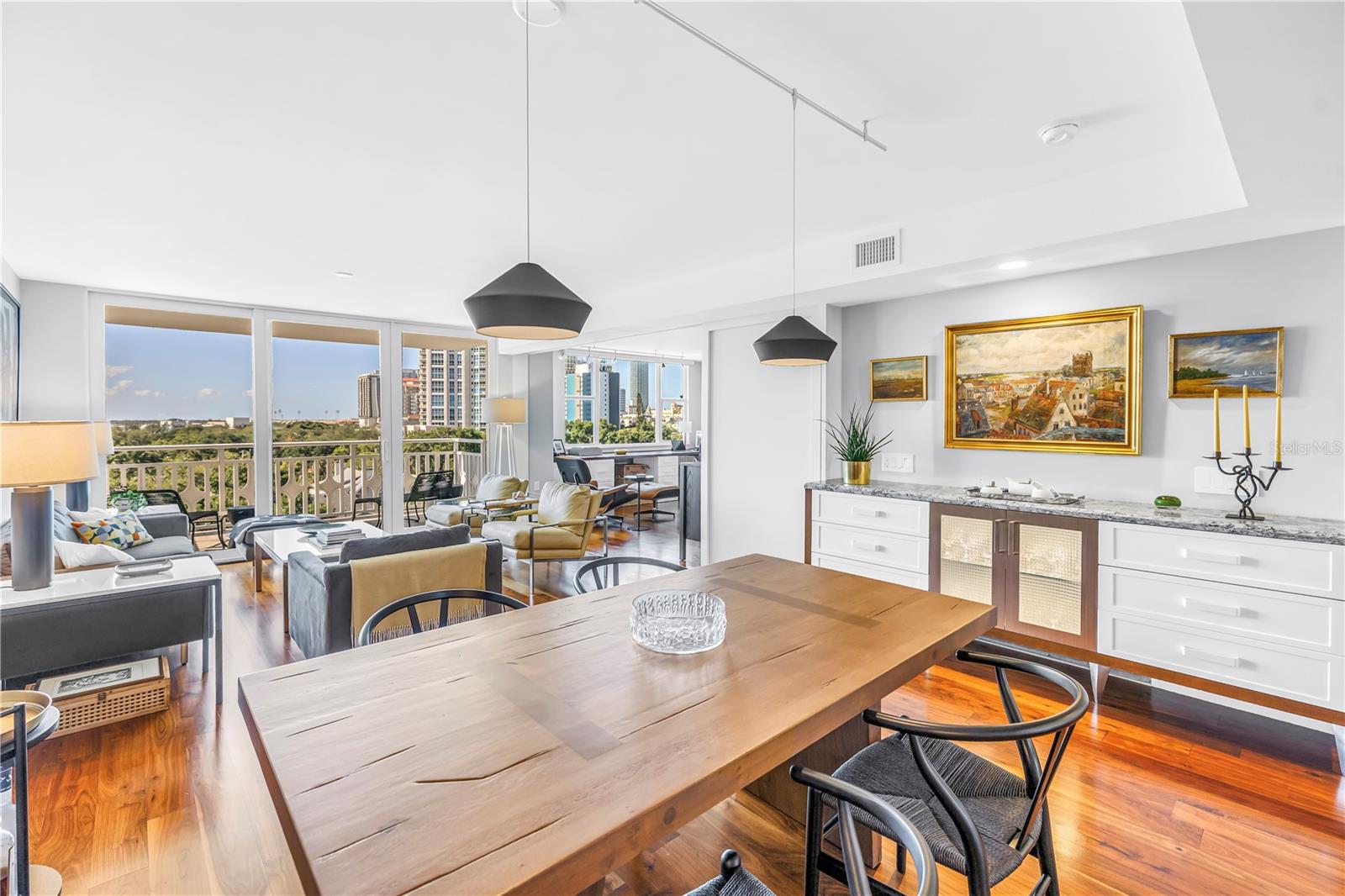 Image 6 of 52 For 700 Beach Drive Ne 708