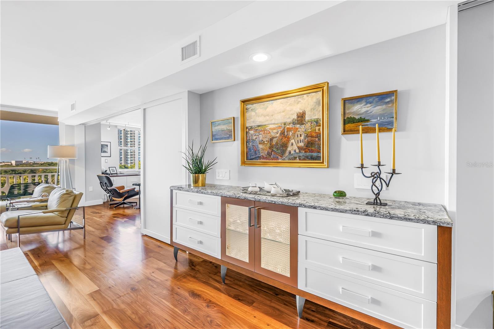 Image 8 of 52 For 700 Beach Drive Ne 708