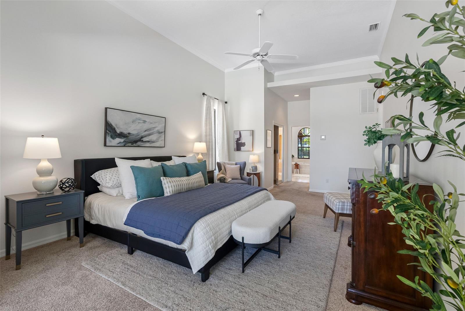 Image 14 of 67 For 304 Lake Kell Court