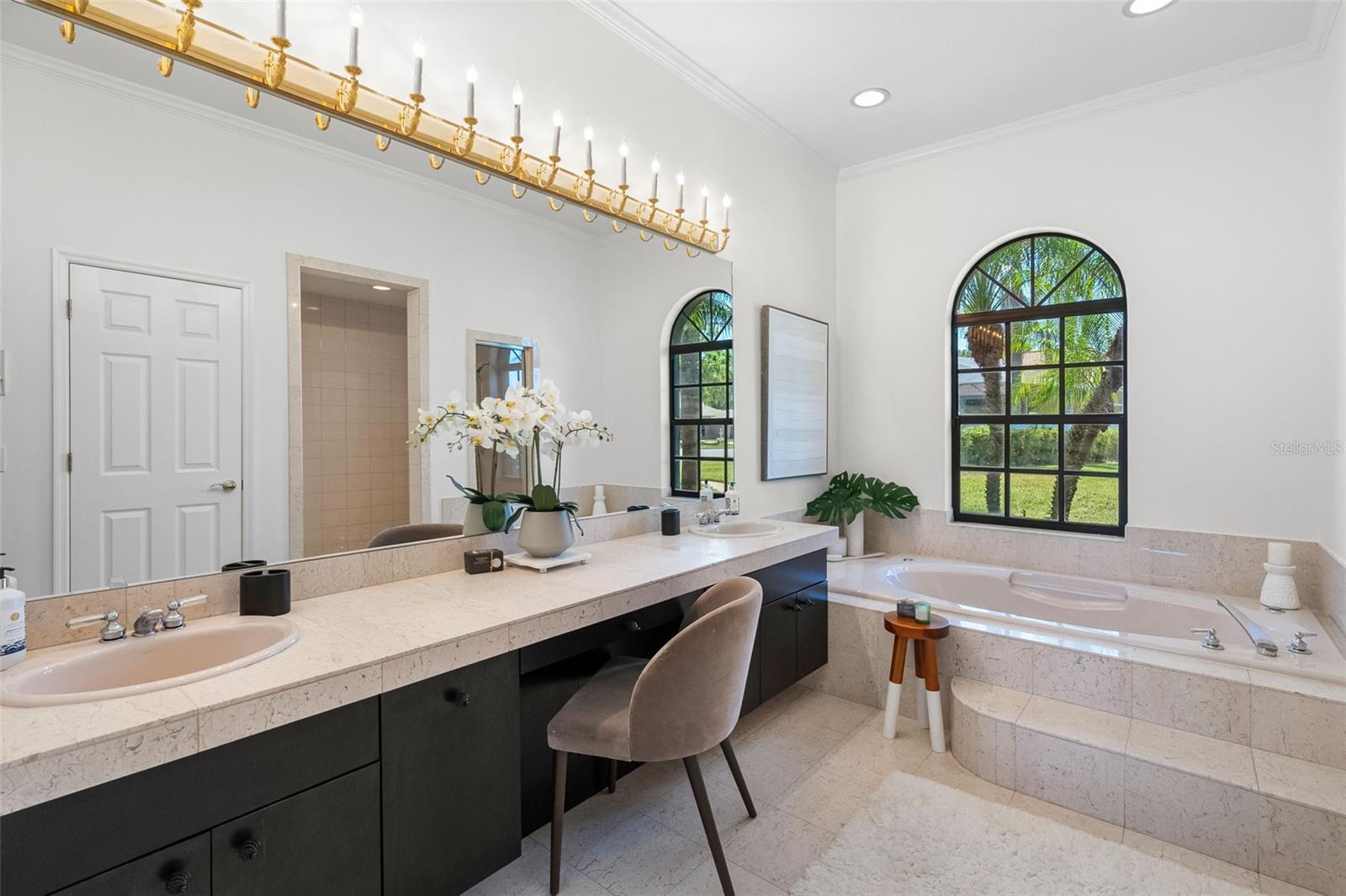 Image 15 of 67 For 304 Lake Kell Court