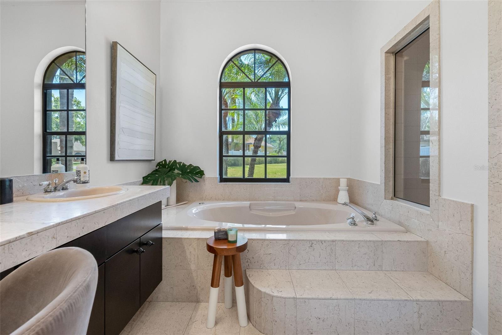 Image 17 of 67 For 304 Lake Kell Court