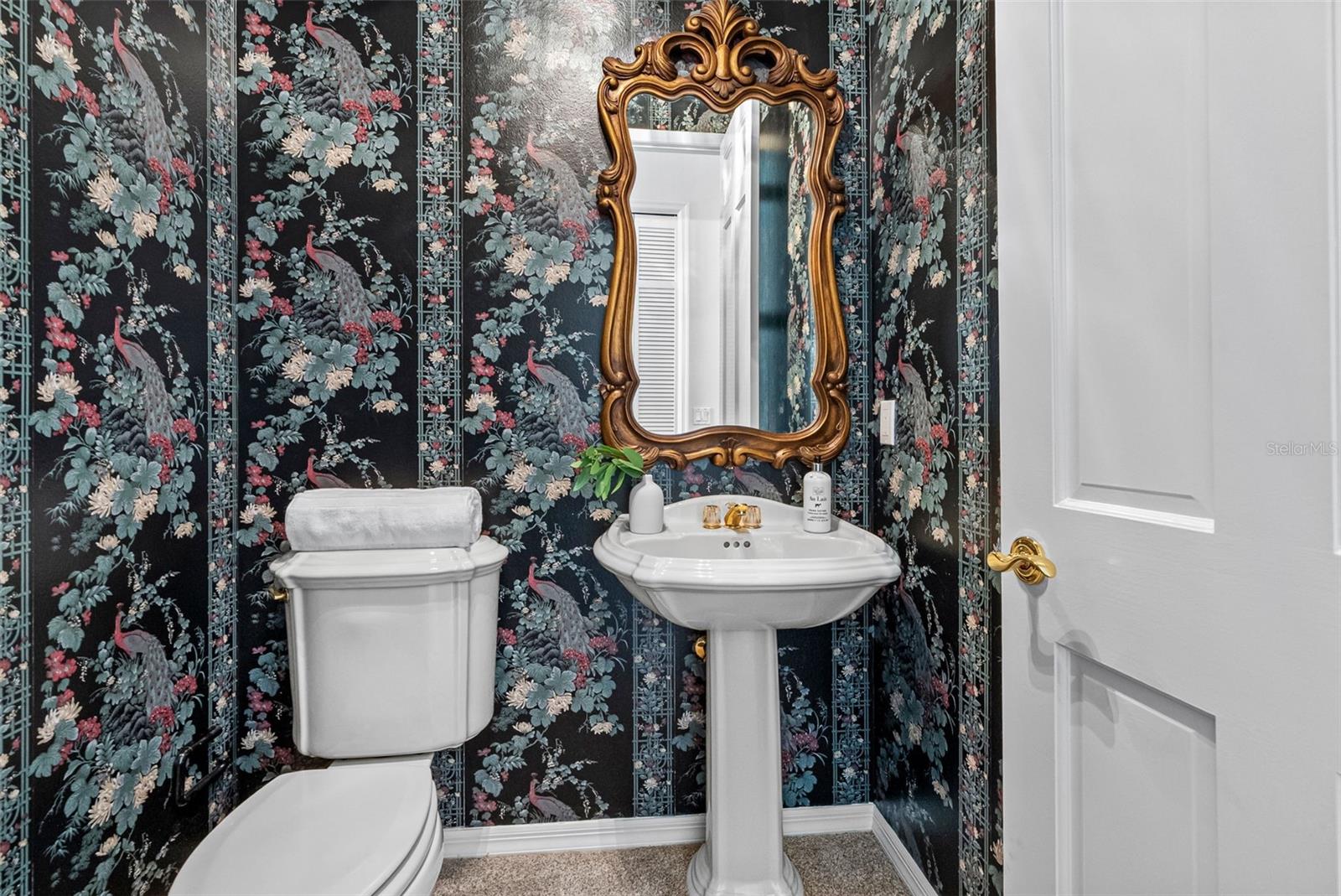 Image 19 of 67 For 304 Lake Kell Court