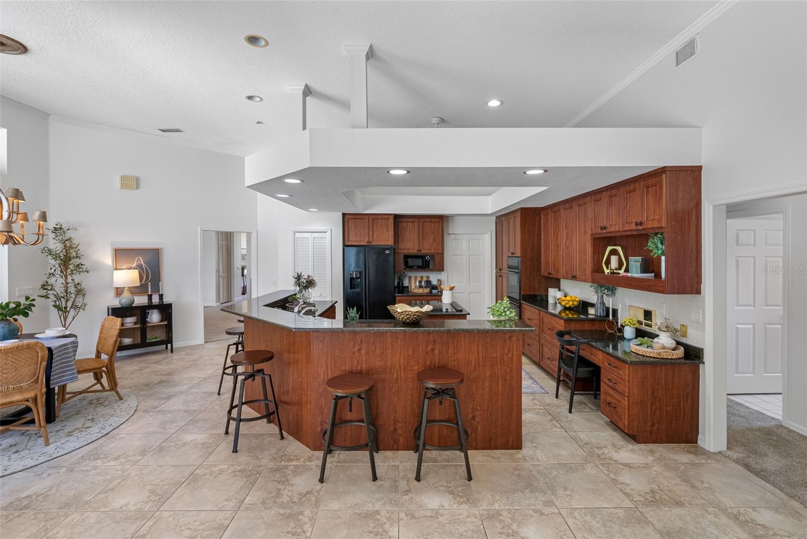 Image 20 of 67 For 304 Lake Kell Court