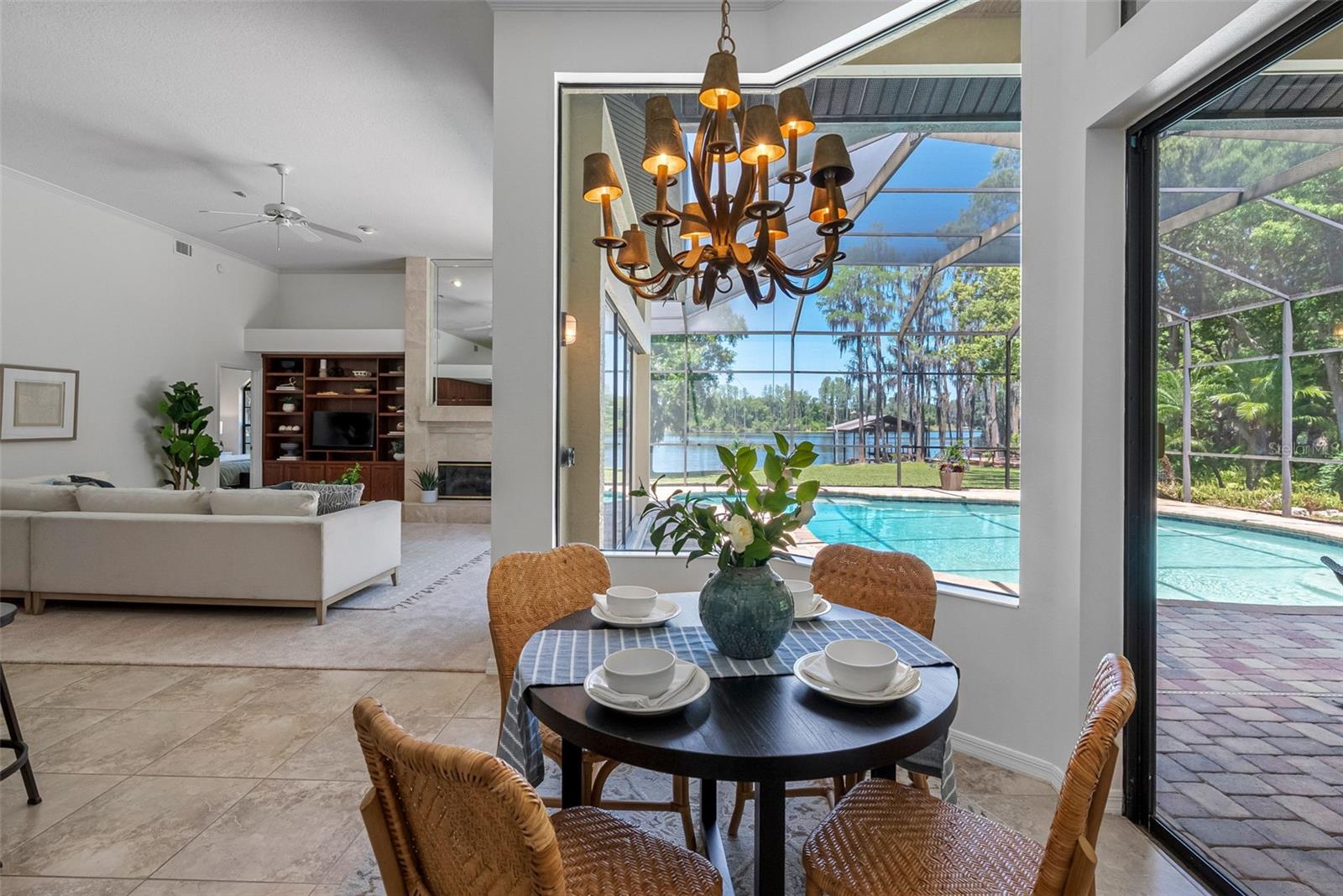 Image 21 of 67 For 304 Lake Kell Court