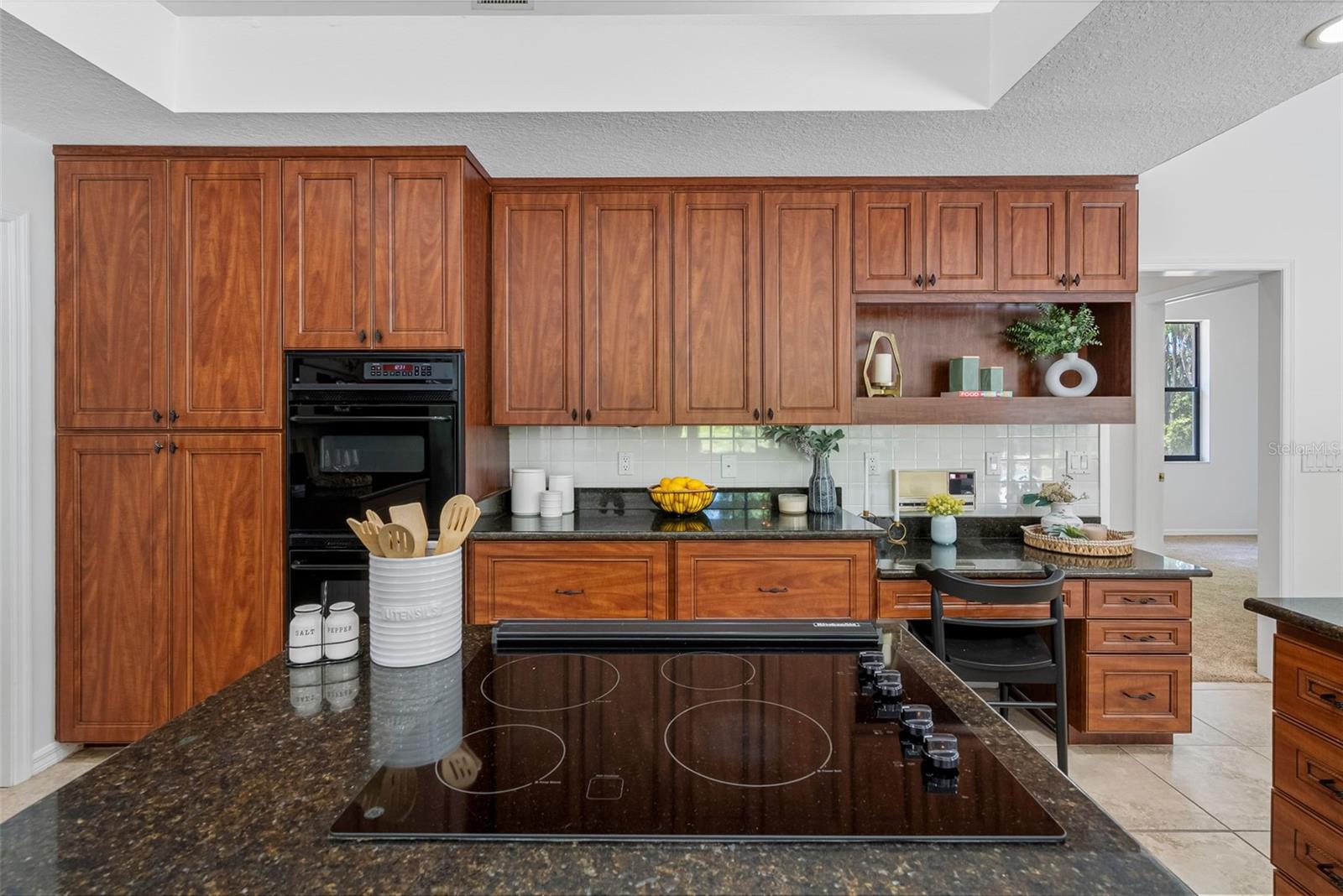 Image 24 of 67 For 304 Lake Kell Court