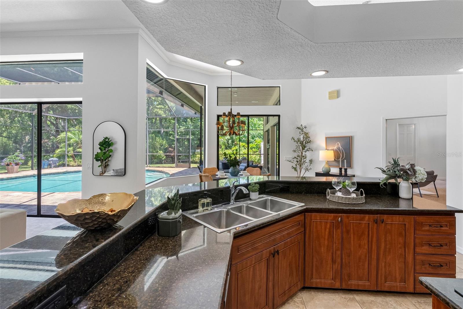 Image 26 of 67 For 304 Lake Kell Court