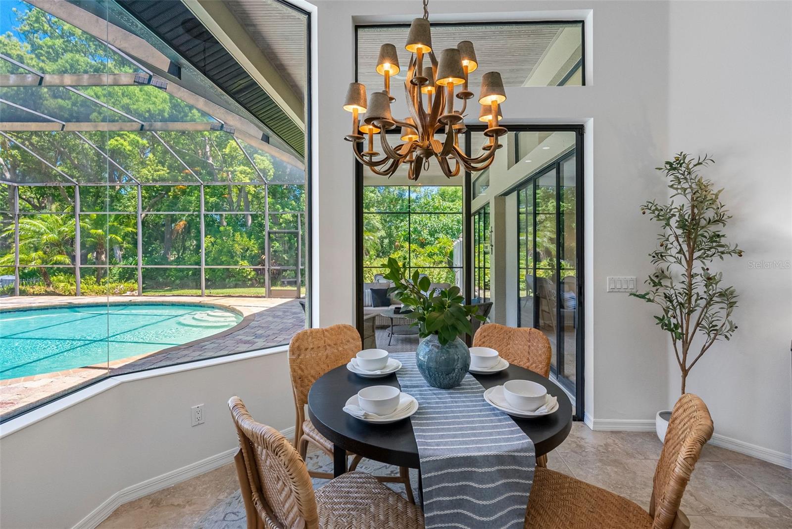 Image 27 of 67 For 304 Lake Kell Court