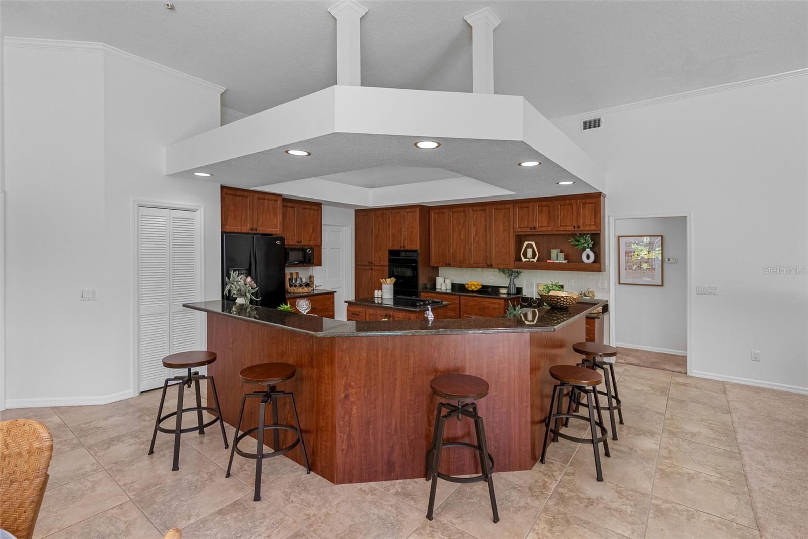 Image 29 of 67 For 304 Lake Kell Court