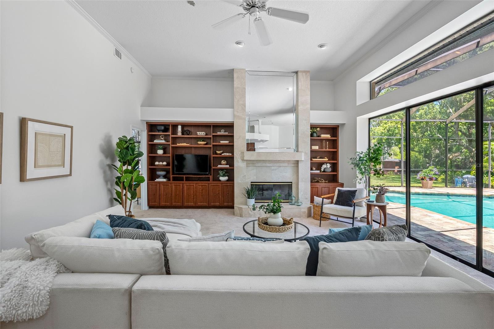 Image 34 of 67 For 304 Lake Kell Court