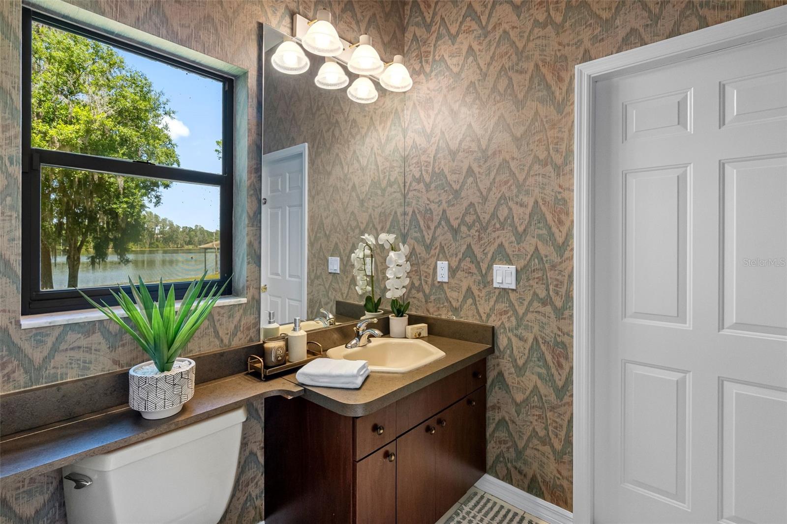 Image 38 of 67 For 304 Lake Kell Court