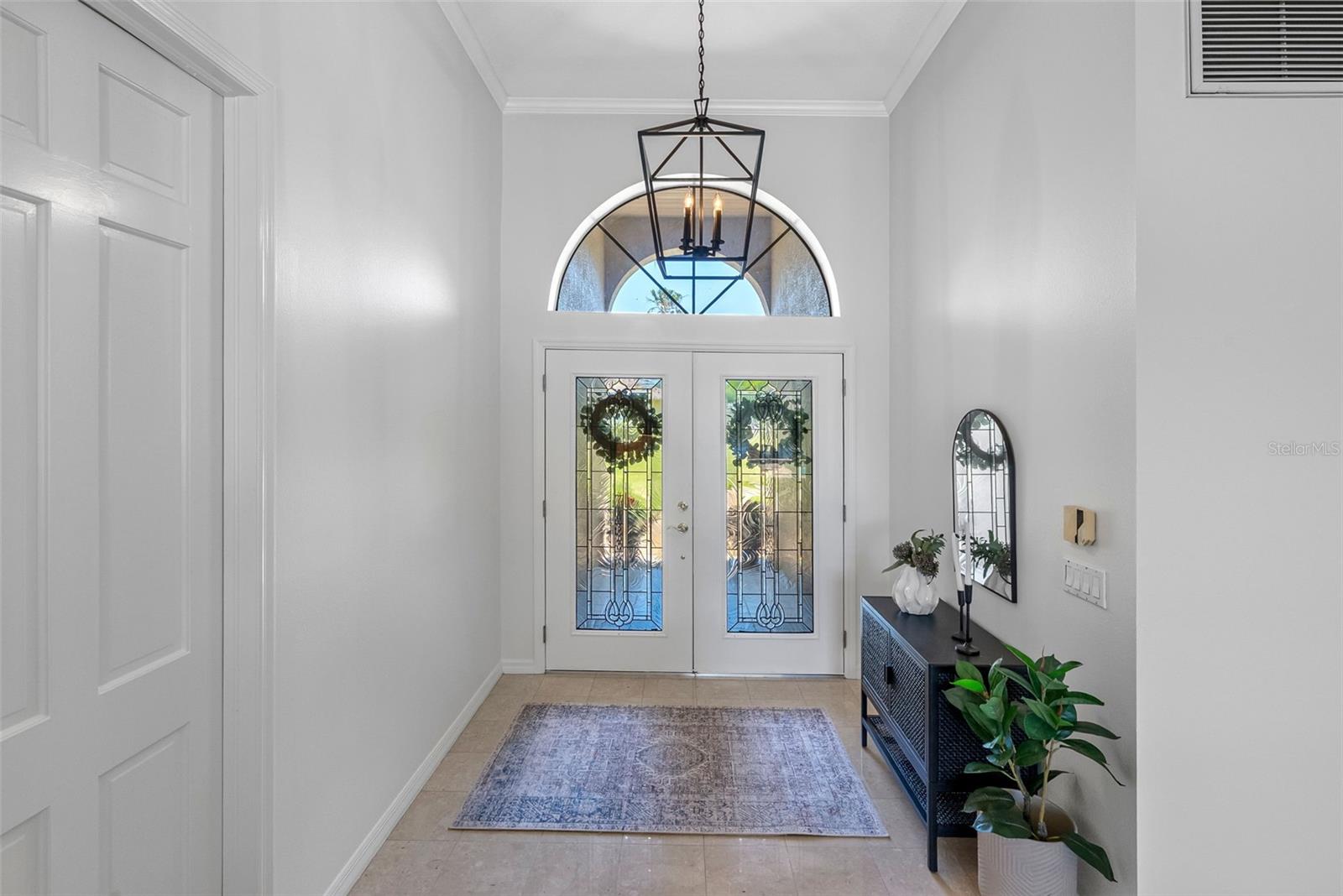 Image 4 of 67 For 304 Lake Kell Court