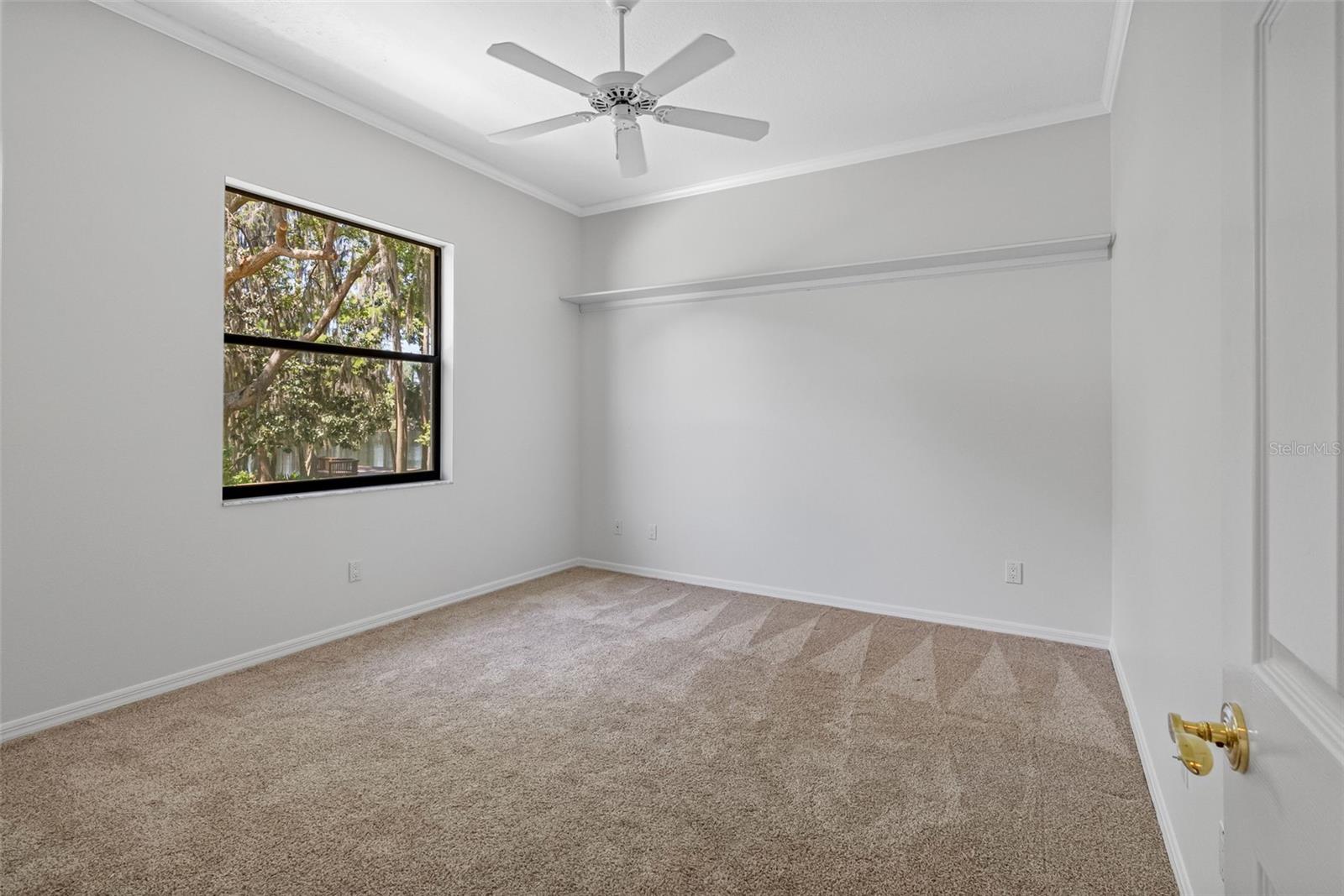 Image 40 of 67 For 304 Lake Kell Court