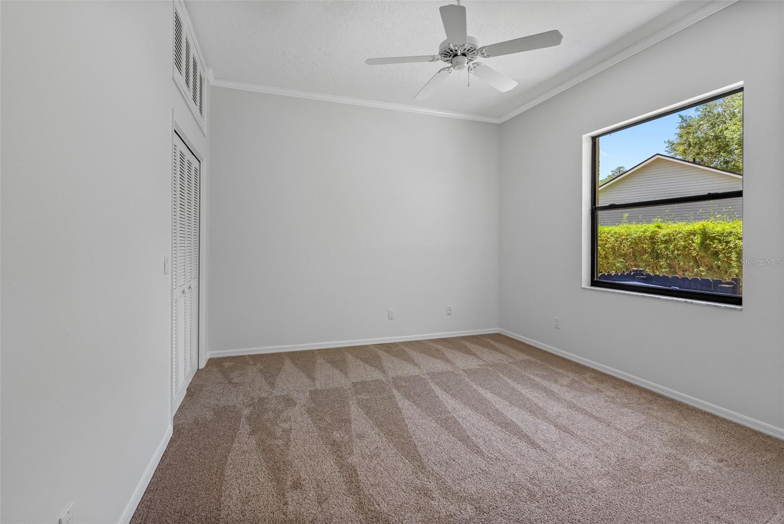 Image 41 of 67 For 304 Lake Kell Court