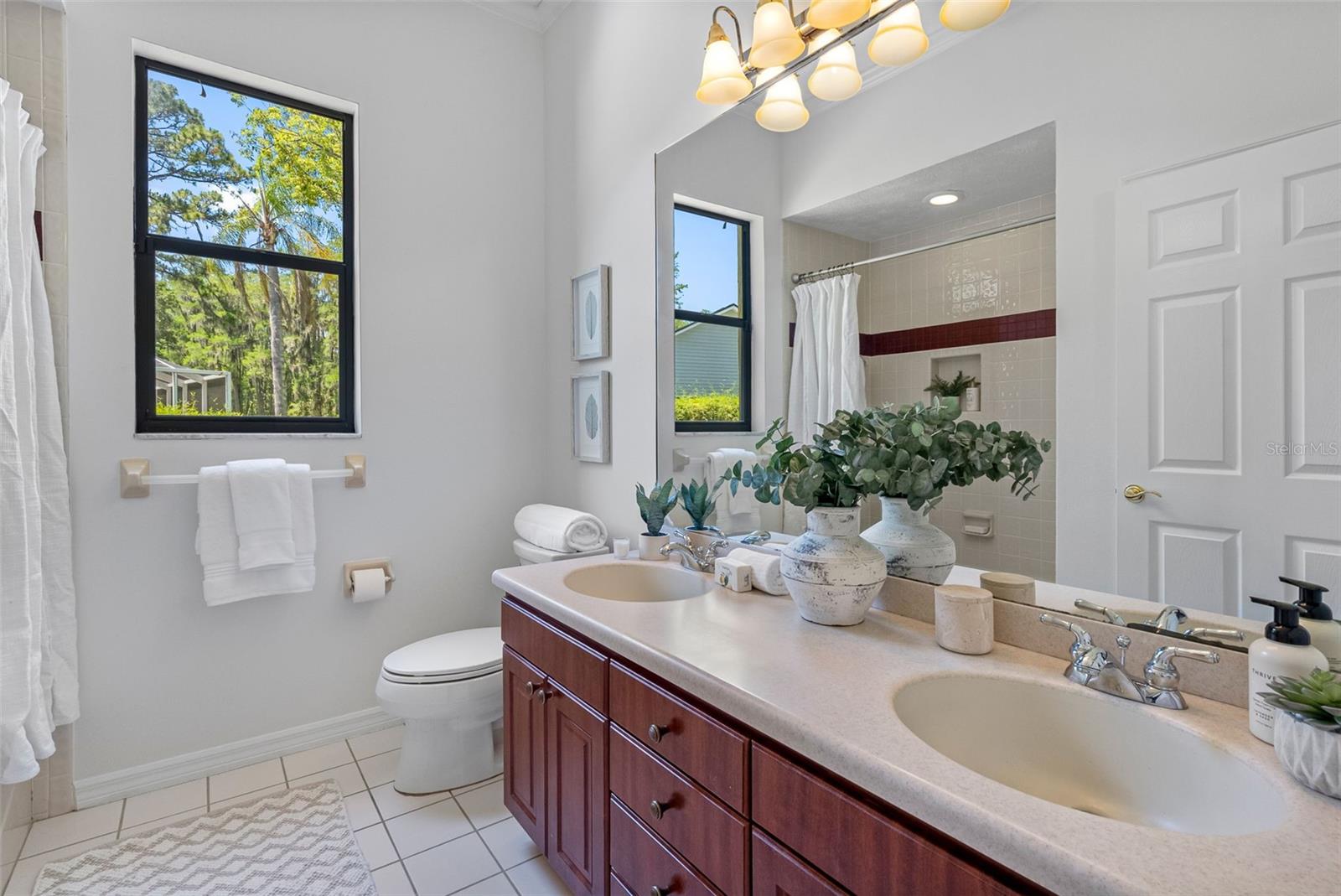 Image 42 of 67 For 304 Lake Kell Court