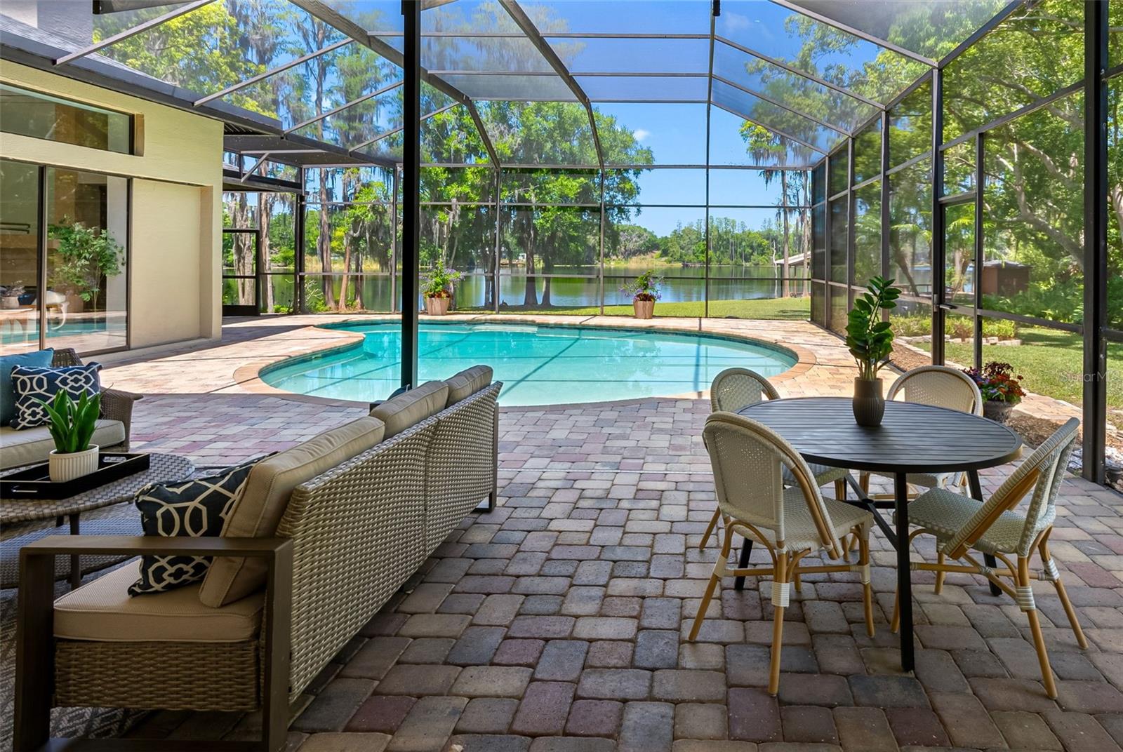 Image 46 of 67 For 304 Lake Kell Court