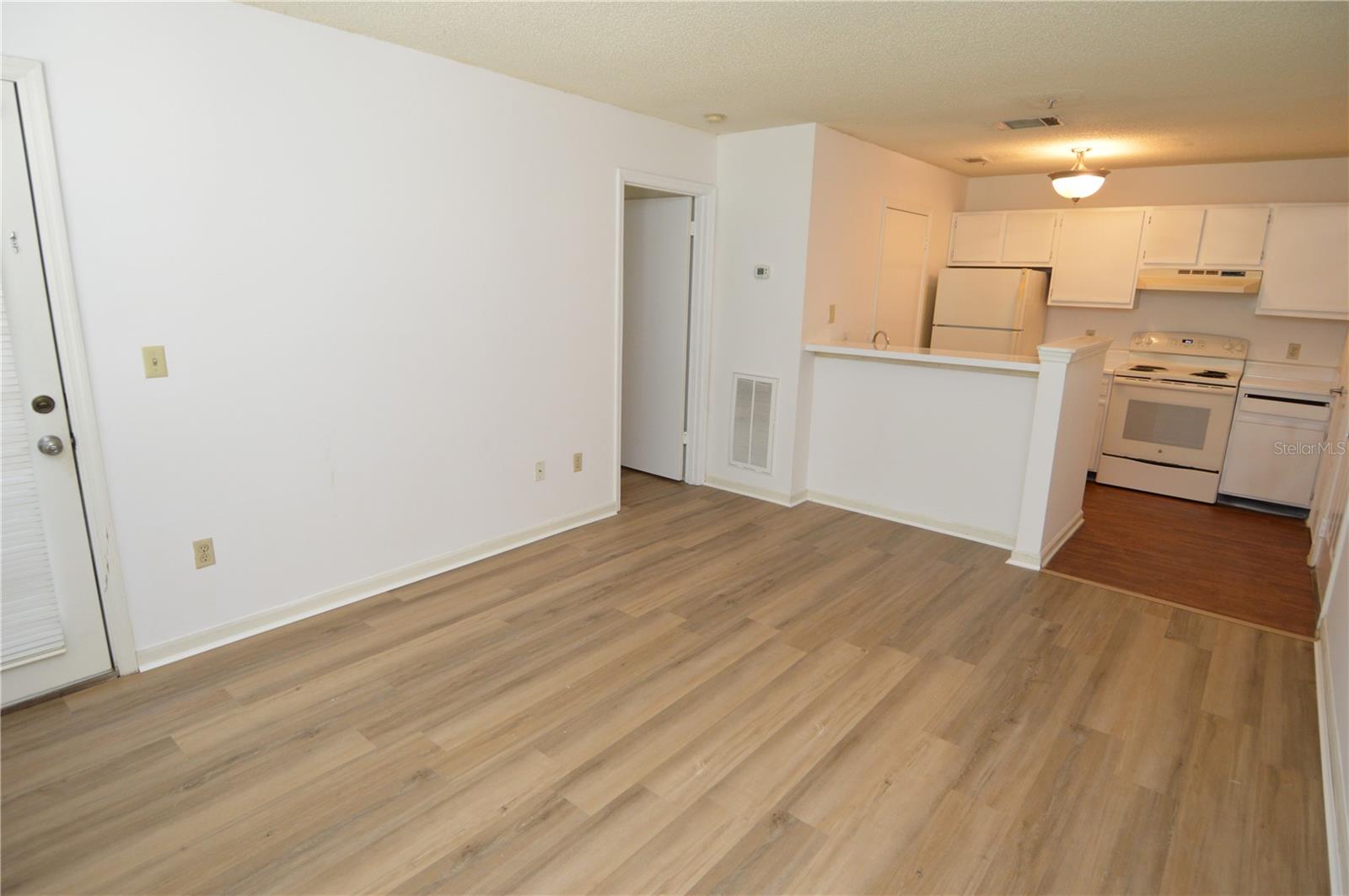 Image 11 of 84 For 11901 4th Street N 11105