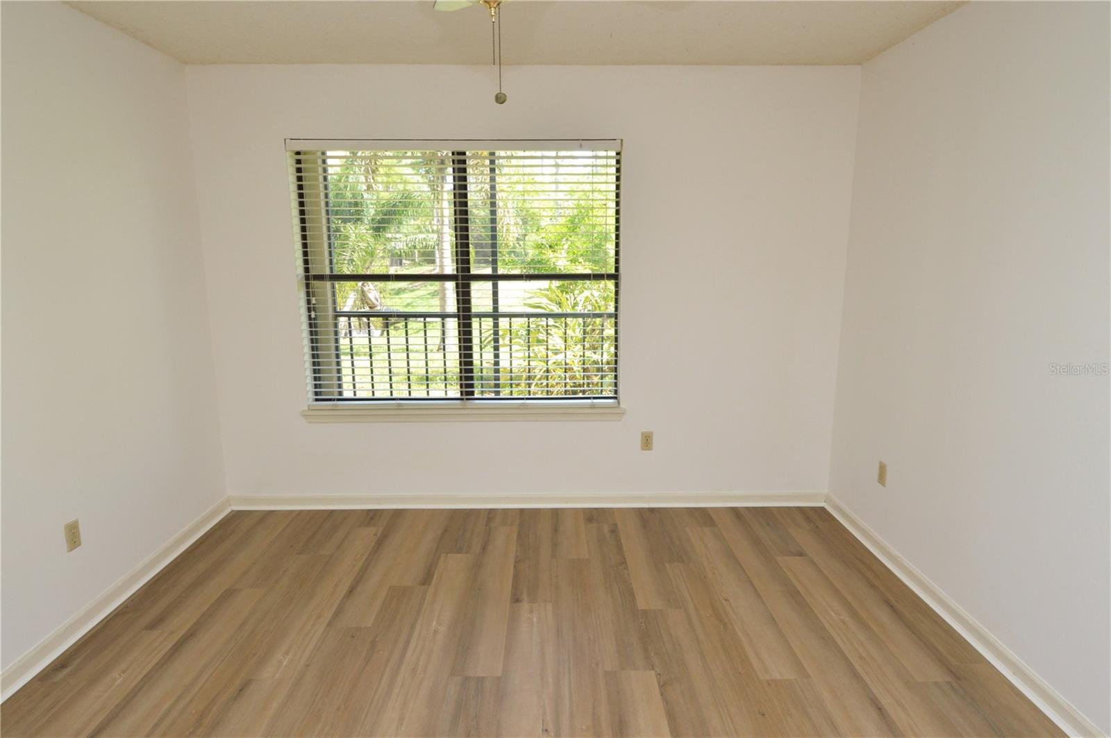 Image 26 of 84 For 11901 4th Street N 11105