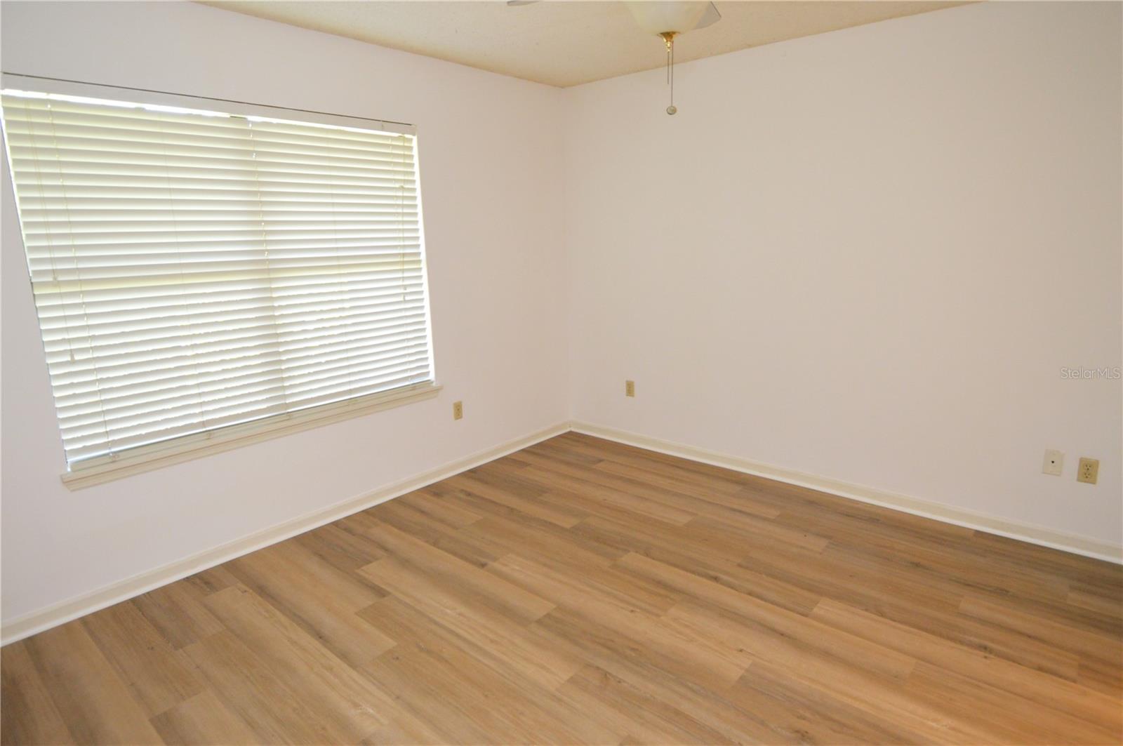 Image 27 of 84 For 11901 4th Street N 11105