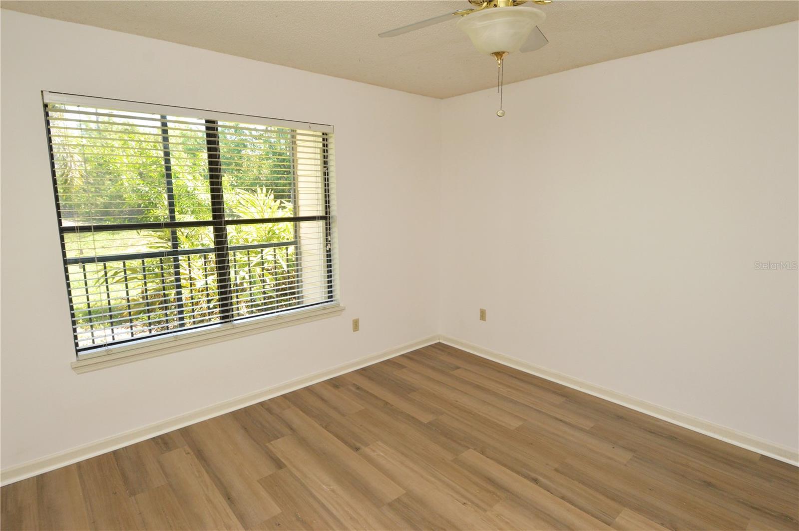 Image 28 of 84 For 11901 4th Street N 11105