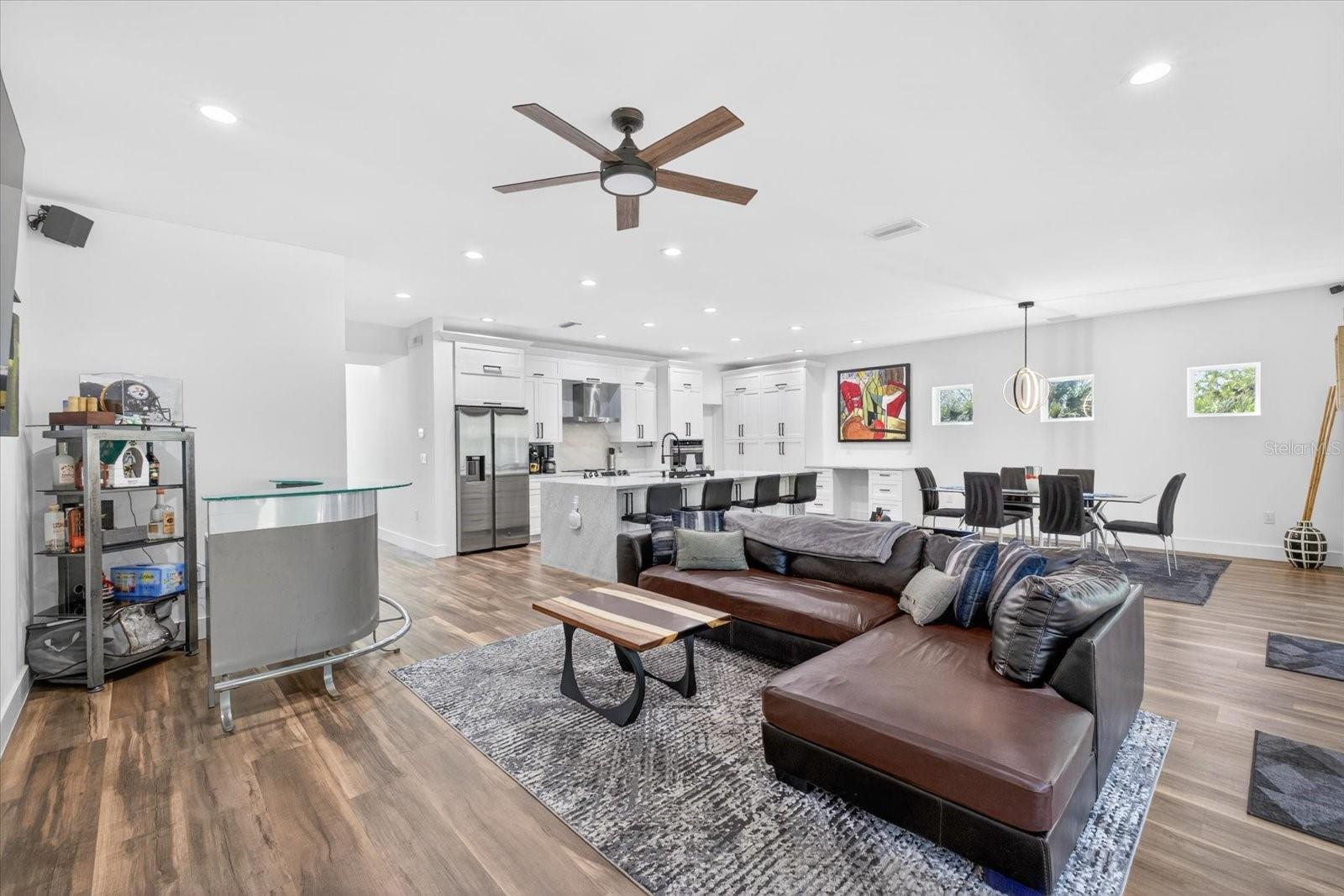 Listing photo id 8 for 7301 Elliott Street