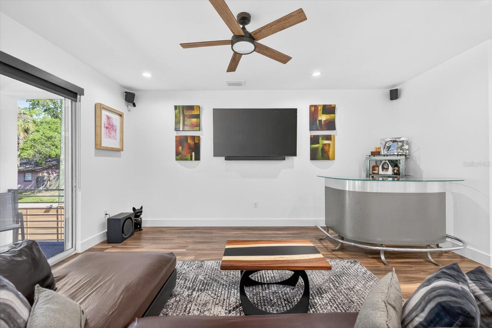 Listing photo id 9 for 7301 Elliott Street