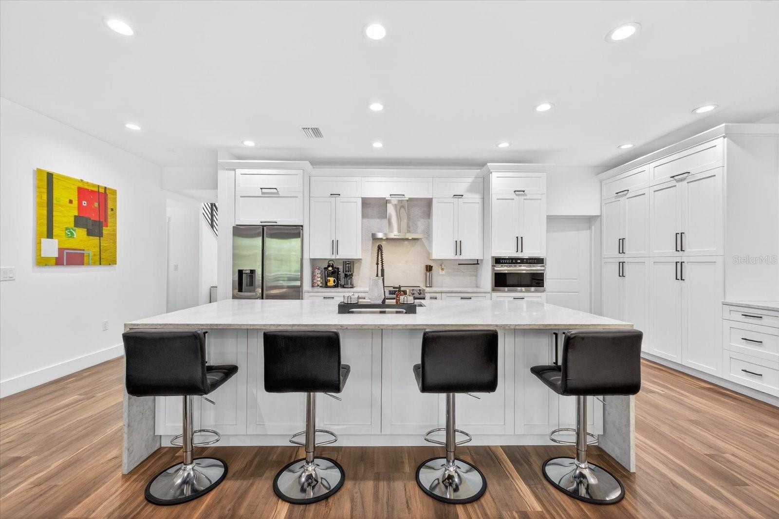 Listing photo id 10 for 7301 Elliott Street