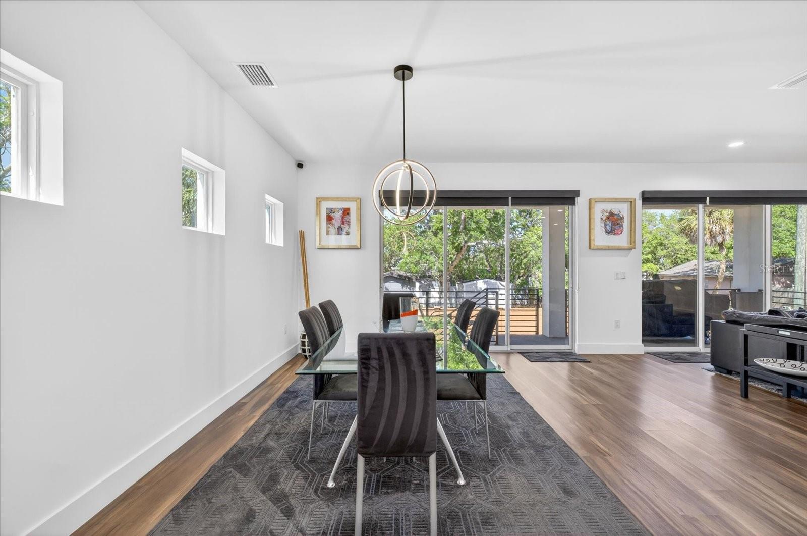 Listing photo id 12 for 7301 Elliott Street