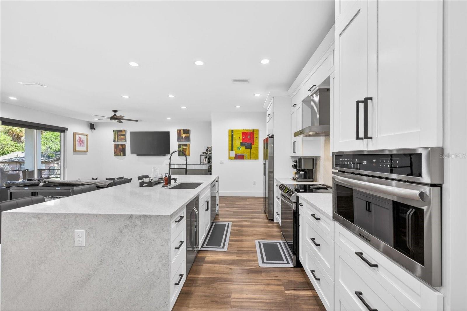 Listing photo id 14 for 7301 Elliott Street