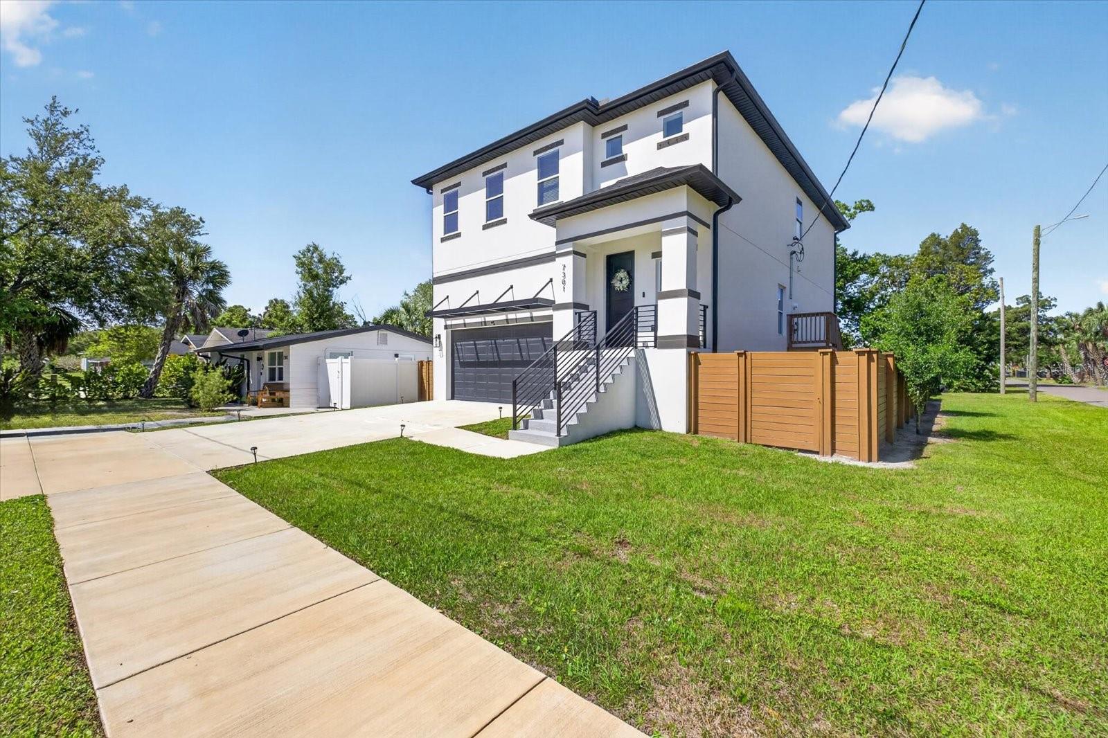 Listing photo id 0 for 7301 Elliott Street