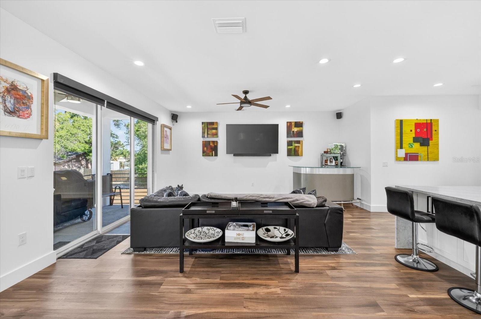 Listing photo id 18 for 7301 Elliott Street