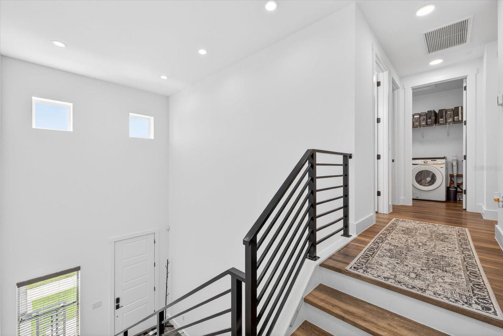 Listing photo id 19 for 7301 Elliott Street