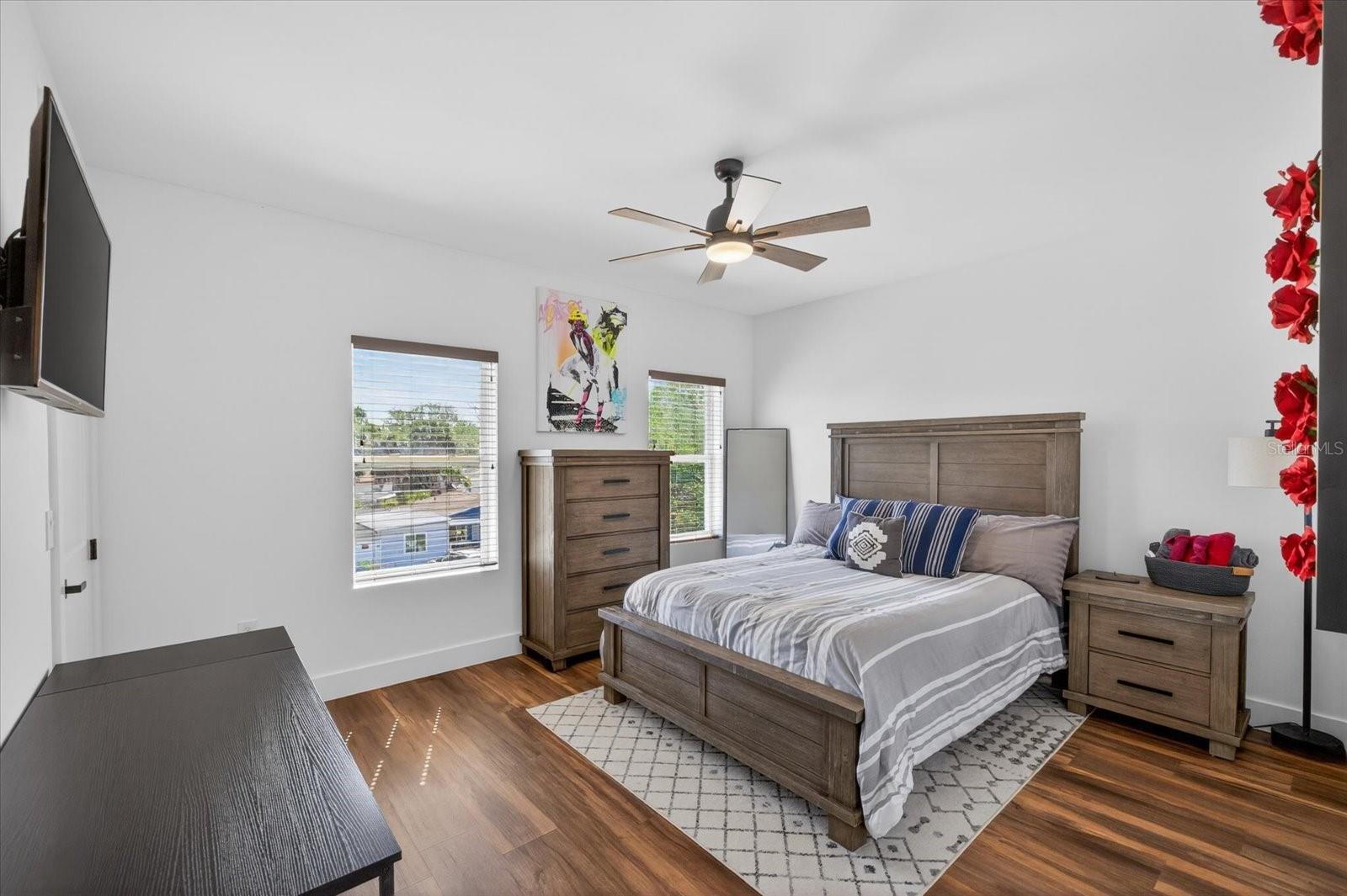 Listing photo id 26 for 7301 Elliott Street